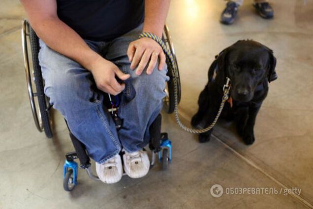 Людина з інвалідністю