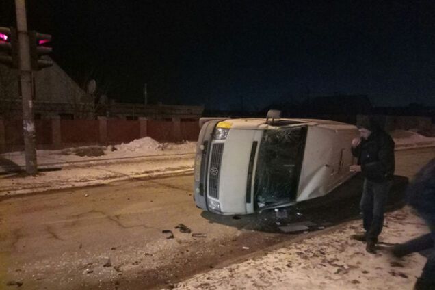 На Космосе перевернулась маршрутка (ФОТО)