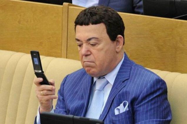 Сеть развеселило фото Кобзона \'на спиритическом сеансе с Моторолой\'