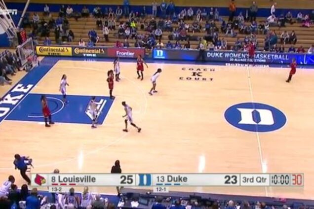 Необычный курьез на женском баскетболе позабавил интернет: опубликовано видео