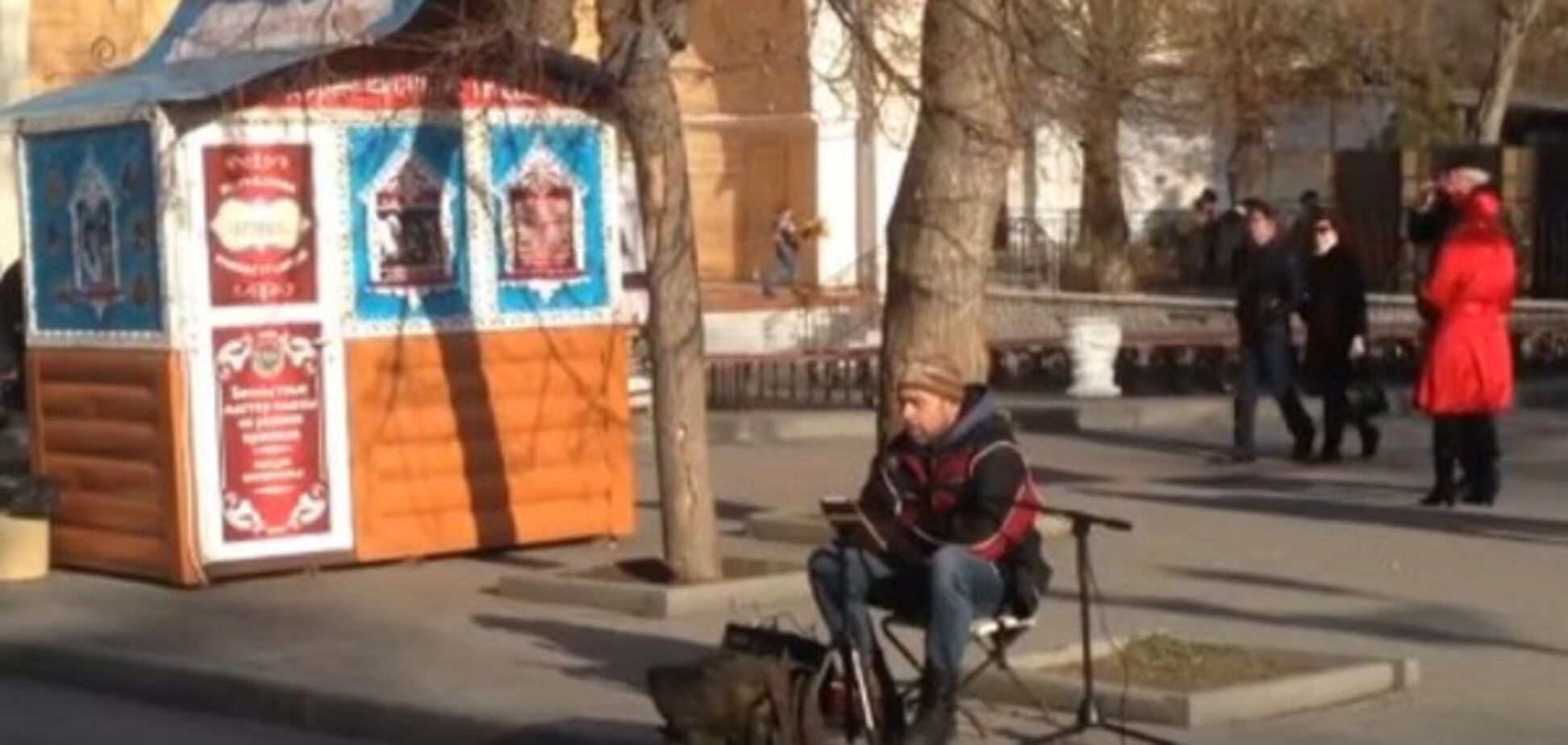 Уличный музыкант в Севастополе