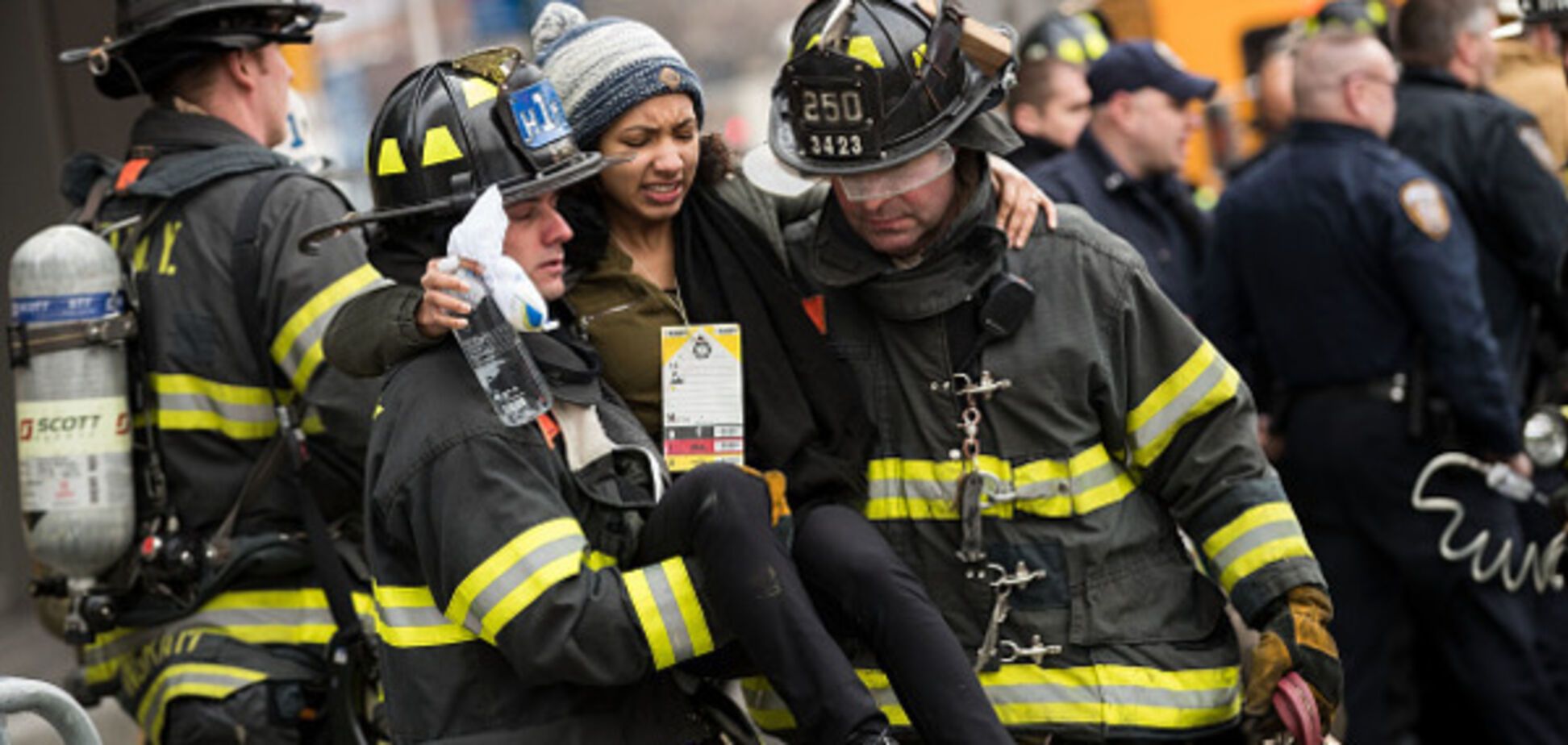 В Нью-Йорке с рельс сошел пассажирский поезд: 76 раненых
