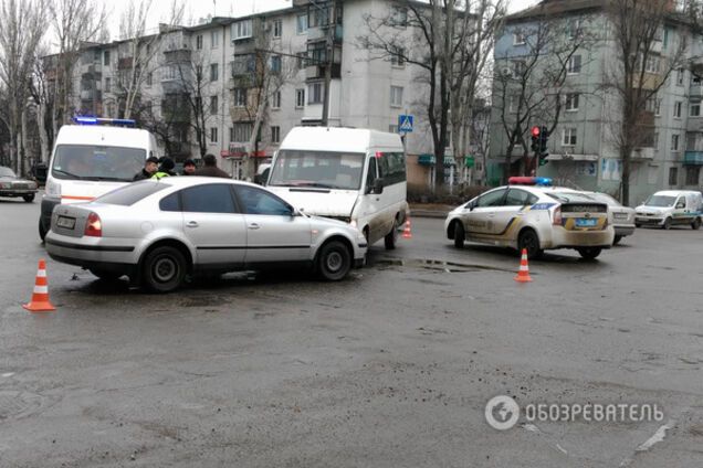 В Запорожье произошла авария с маршруткой. Есть пострадавшие