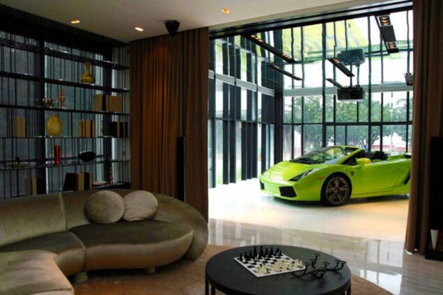 Люксовый гараж в доме