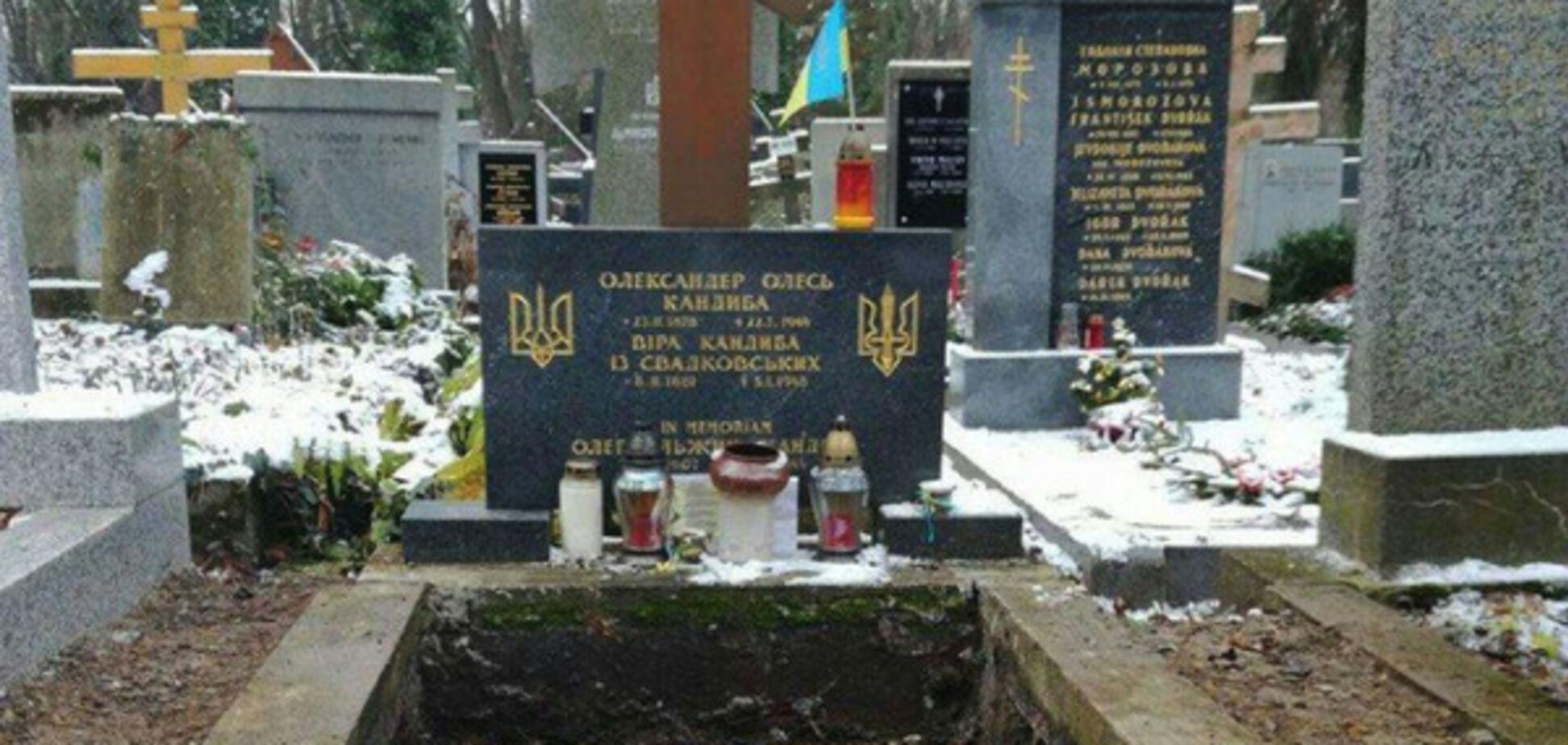 Могила Олеся в Праге