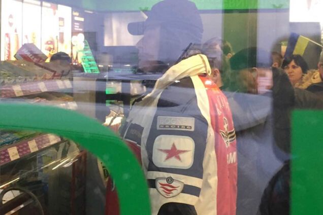 Будьте осторожны! На дороге пьяное животное