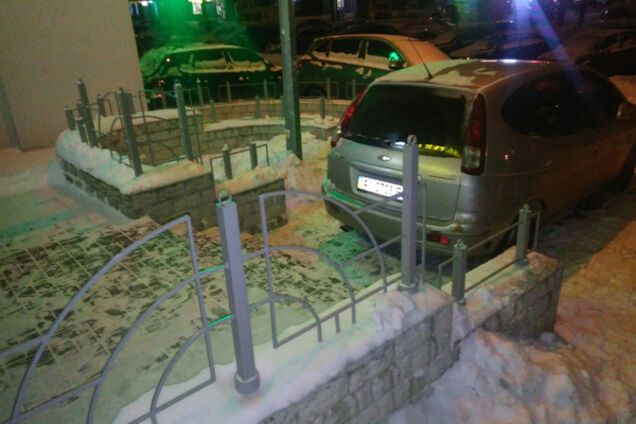 В Киеве наглец на Chevrolet возмутил соцсети: опубликованы фото