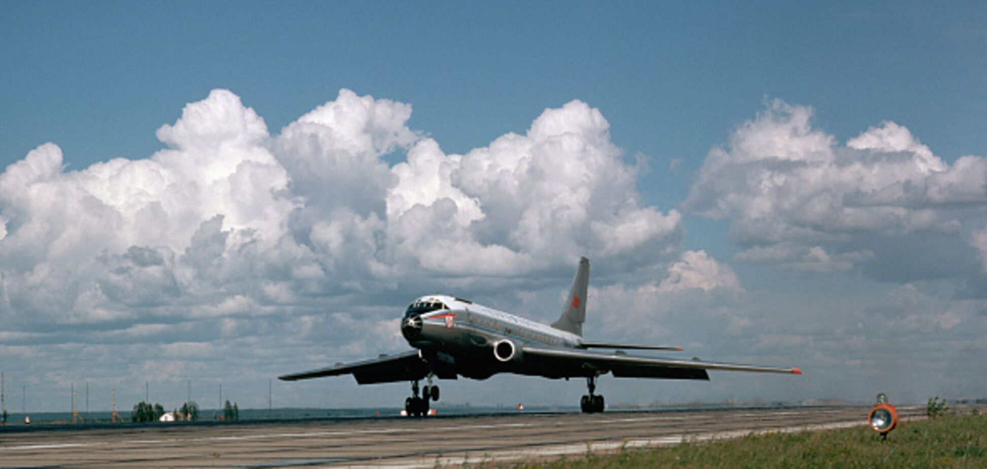 Самолет Ту-104 внезапно стал трендом дня в Украине