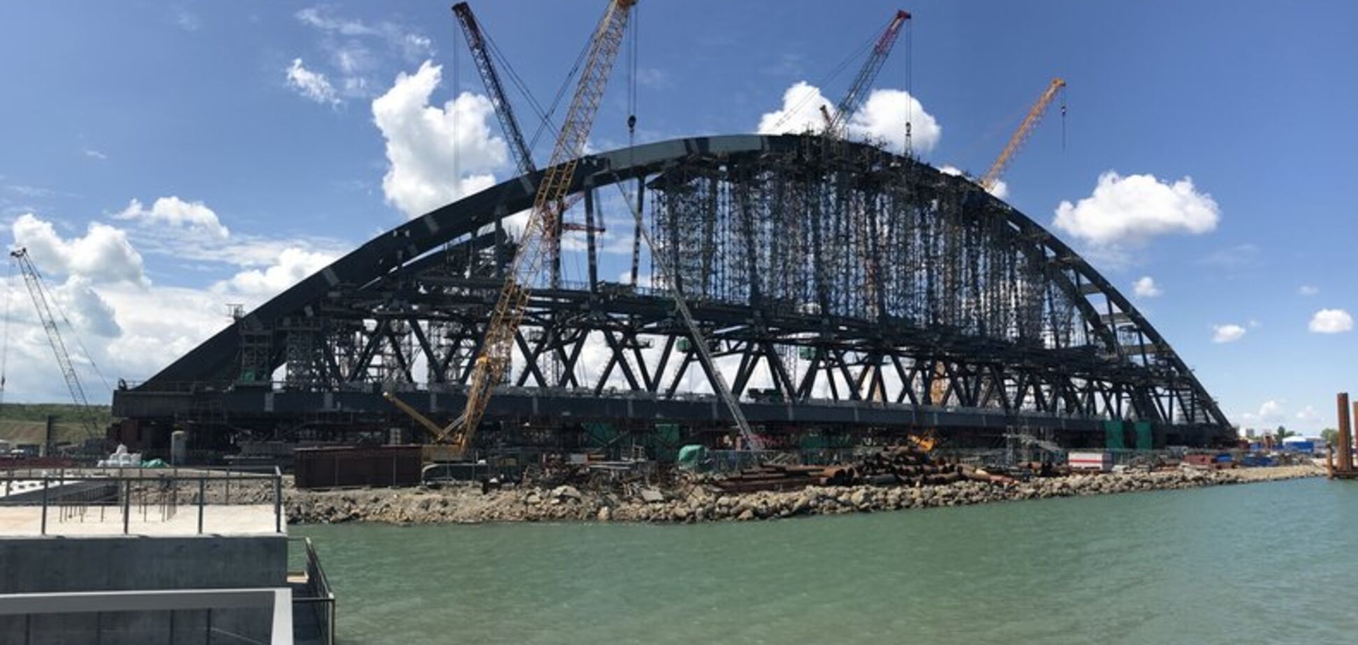 'Крымнаш' тянет на дно: стало известно о страшном ЧП на Керченском мосту 