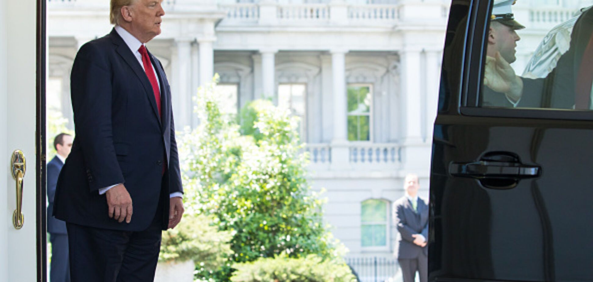 Президента надо сдерживать и воспитывать, иначе дело приведет к войне