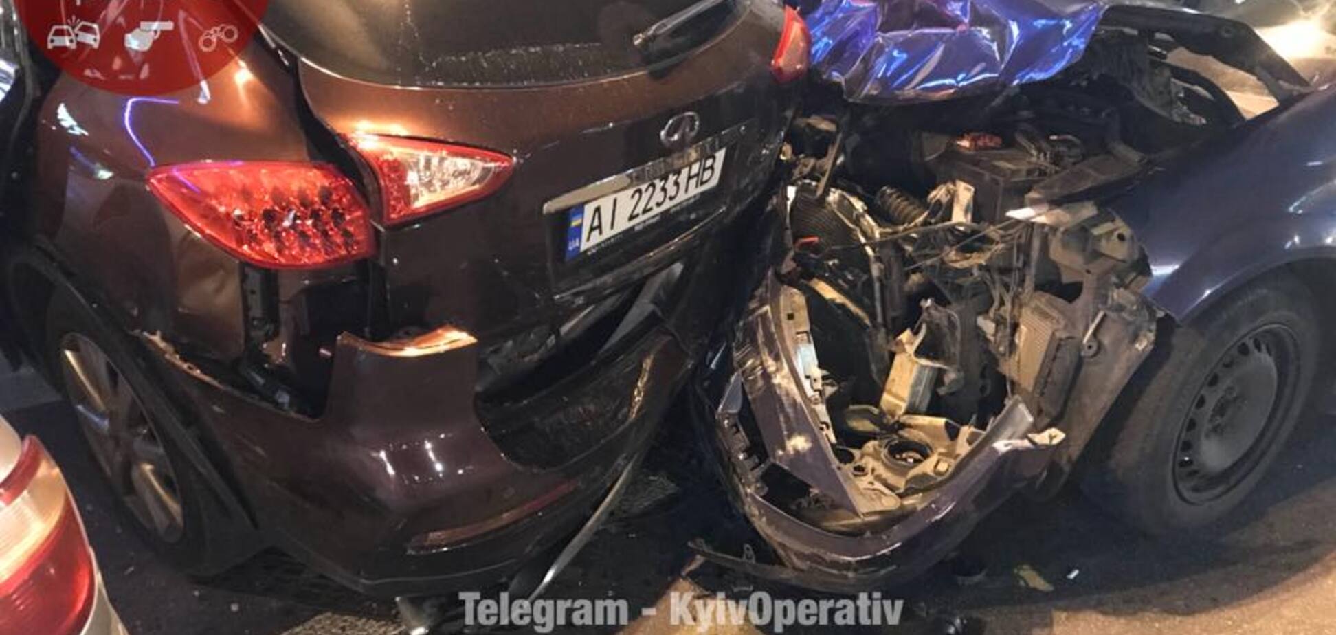 У Києві таксі Uber спровокувало масштабну ДТП: опубліковано відео