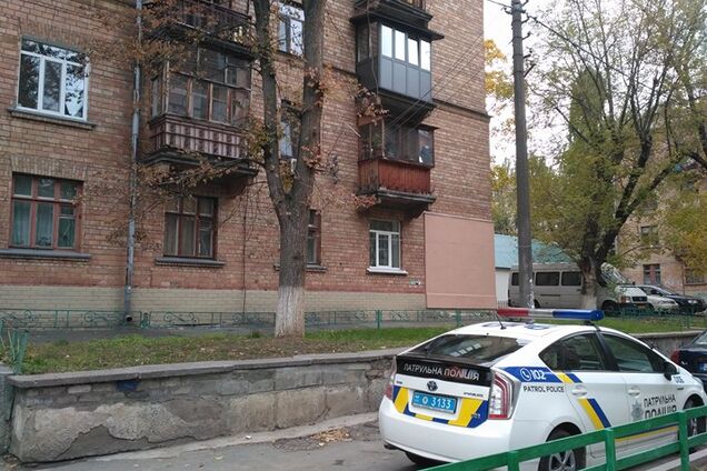 В Киеве мужчина открыл стрельбу из окна жилого дома