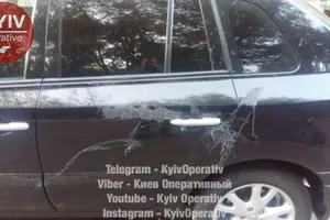 У Києві облили кислотою десятки автомобілів: опубліковані моторошні фото