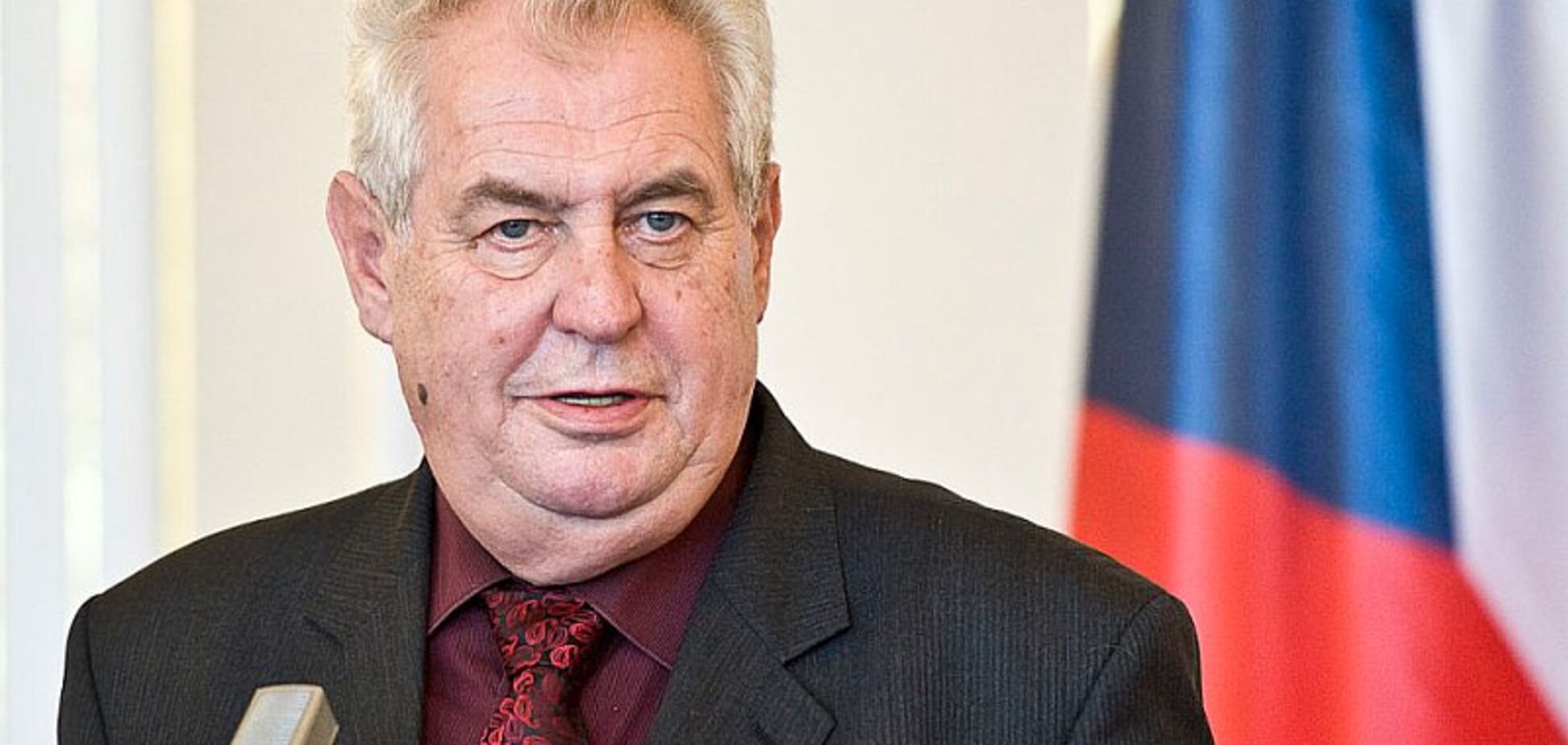 'Приберіть оператора, а то вб'ю!' Президент Чехії знову потрапив у гучний скандал