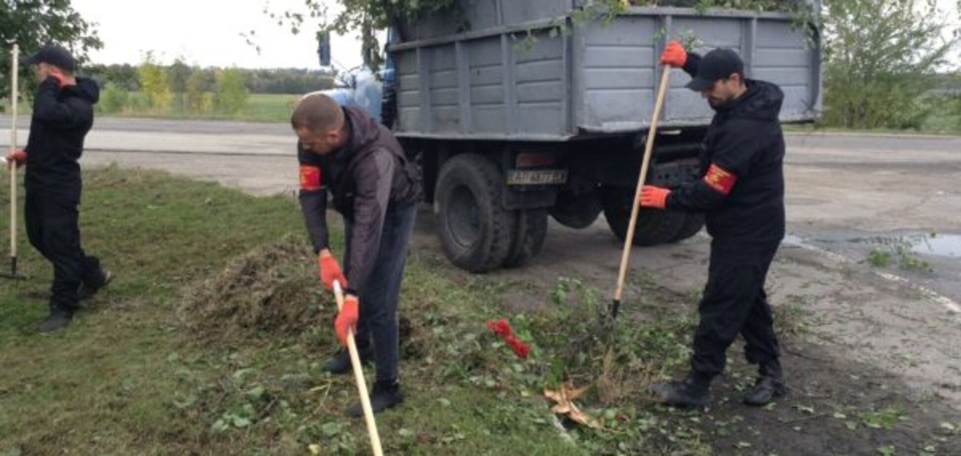 В Запорожье активисты реконструировали мемориал автомобилистам