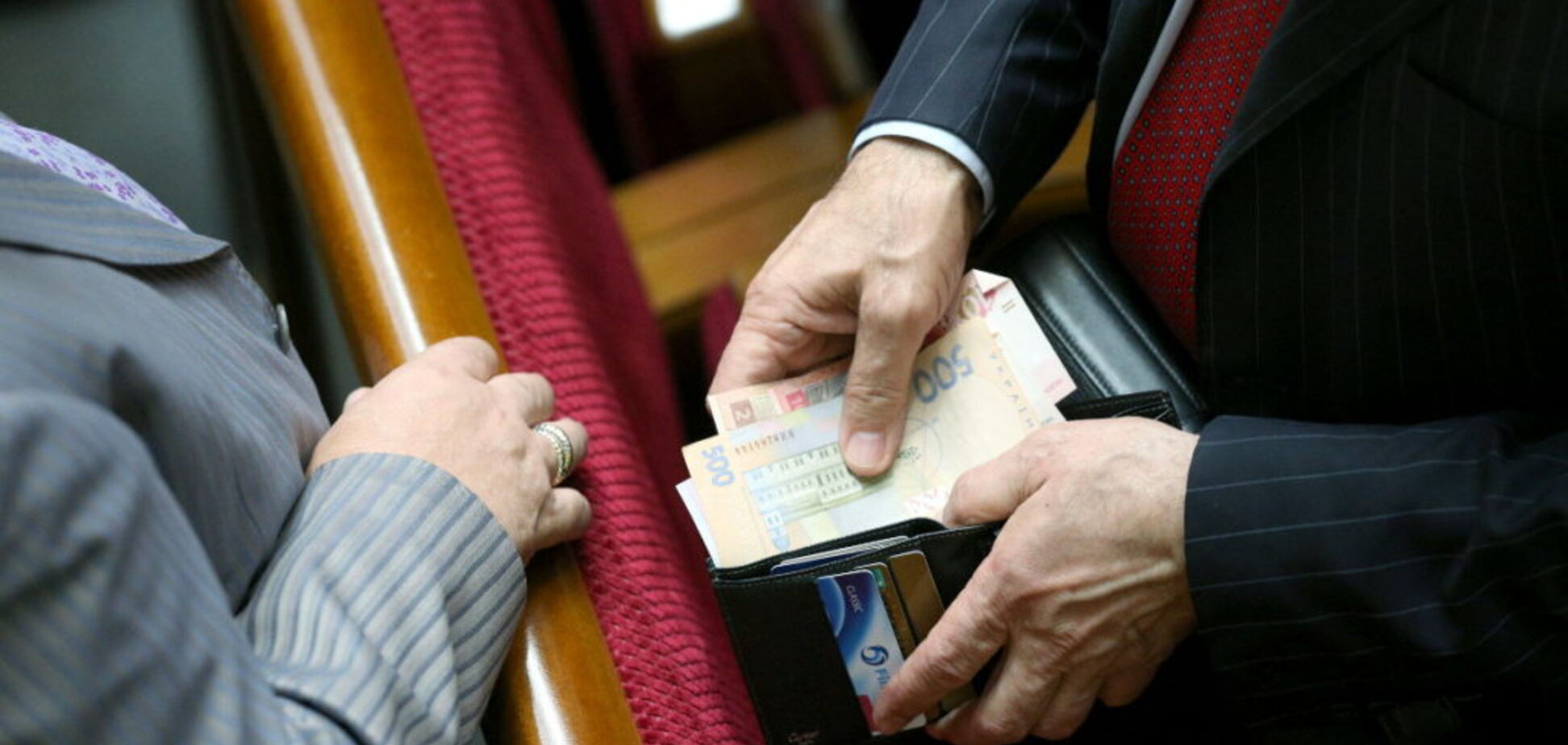 Оклад народних депутатів хочуть підняти до 16 тис. грн