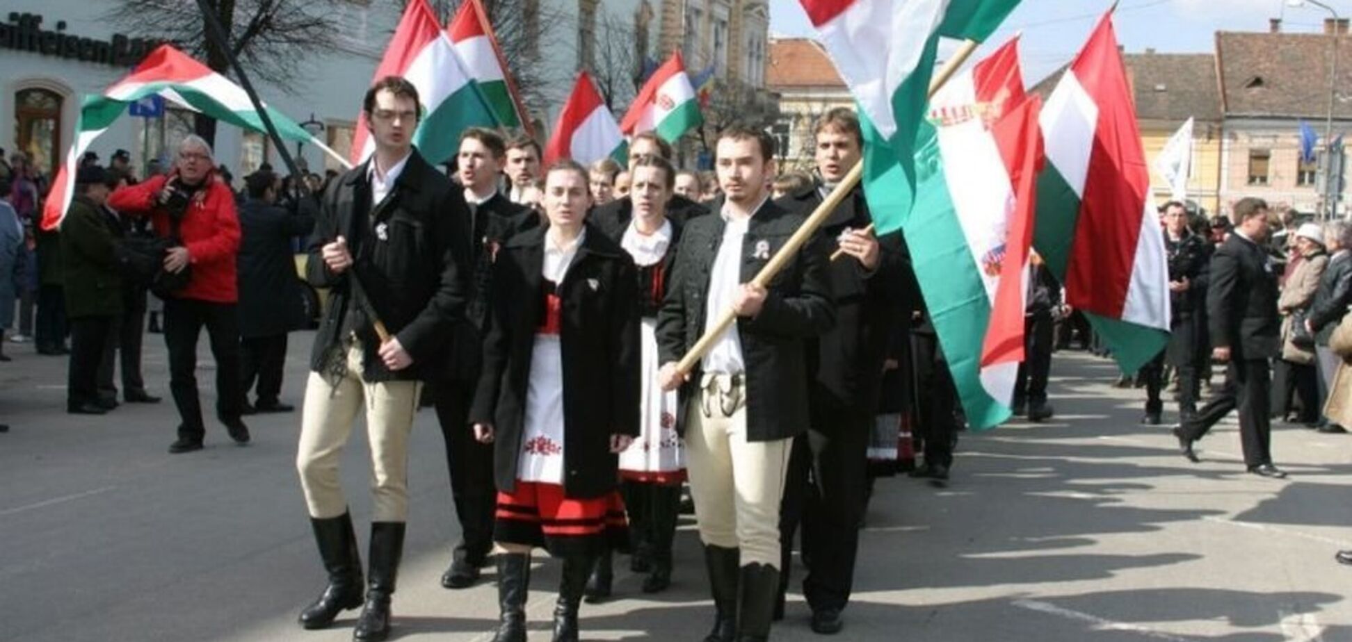 Скандал вокруг закона об образовании: в ПАСЕ объяснили, зачем венграм украинский язык