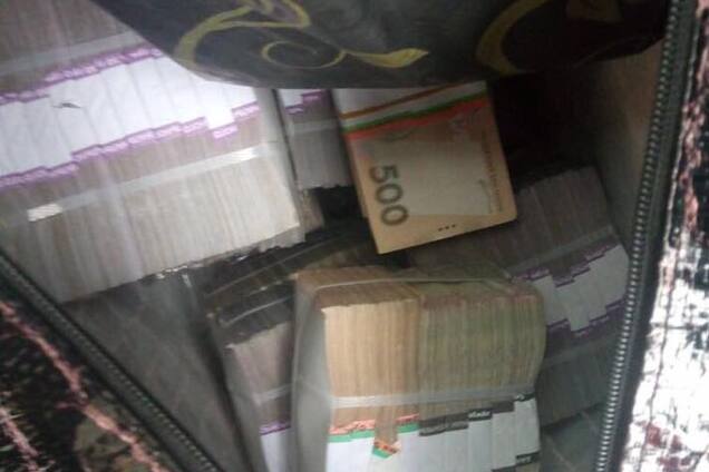 В Чернигове 'накрыли' конвертационный центр: изъяты огромные суммы и золото