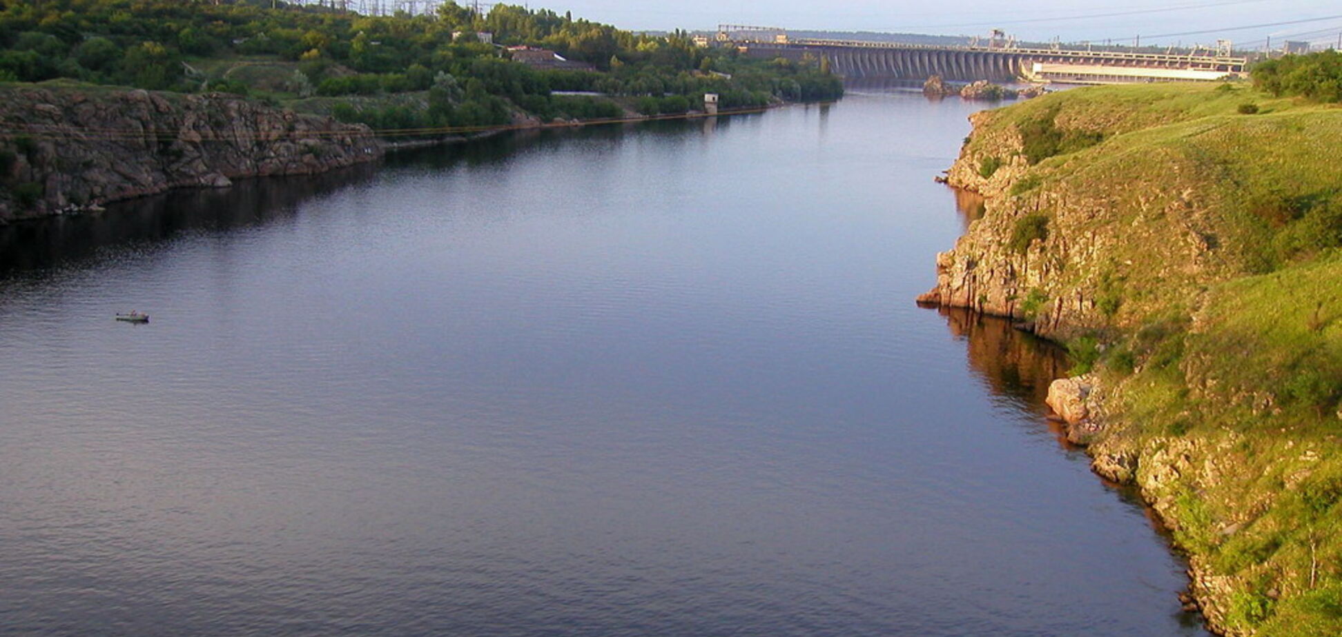 Для запорожских детей войны устроили экскурсию по Днепру