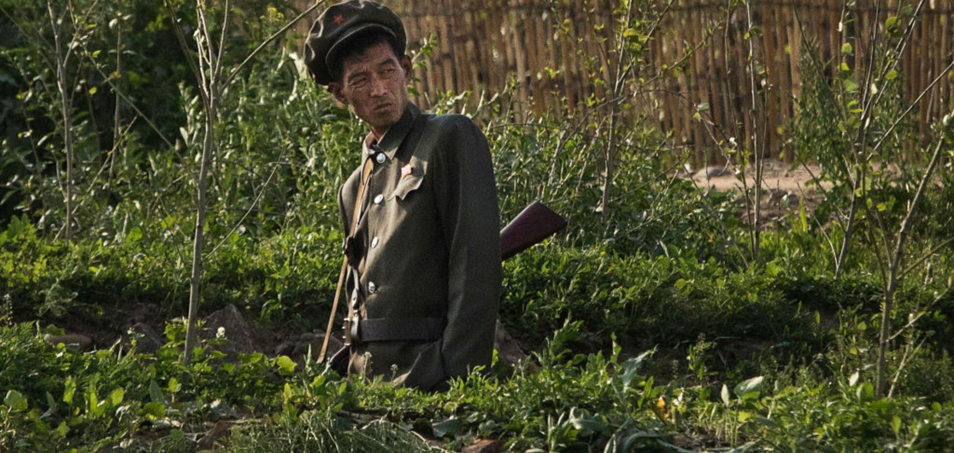 'Солдати живуть у бараках': стали відомі подробиці про армію КНДР