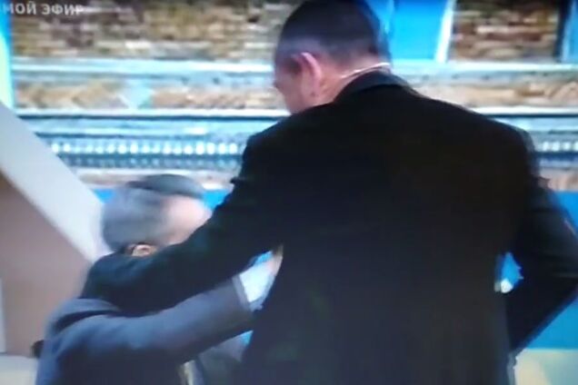 'Думаешь, я языком не могу?' Ведущий КремльТВ набросился на американского журналиста