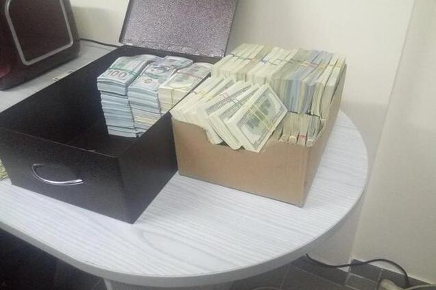 Золото і долари