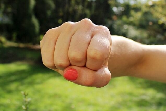 Картинки по запросу У Росії школярі по-звірячому побили дівчинку