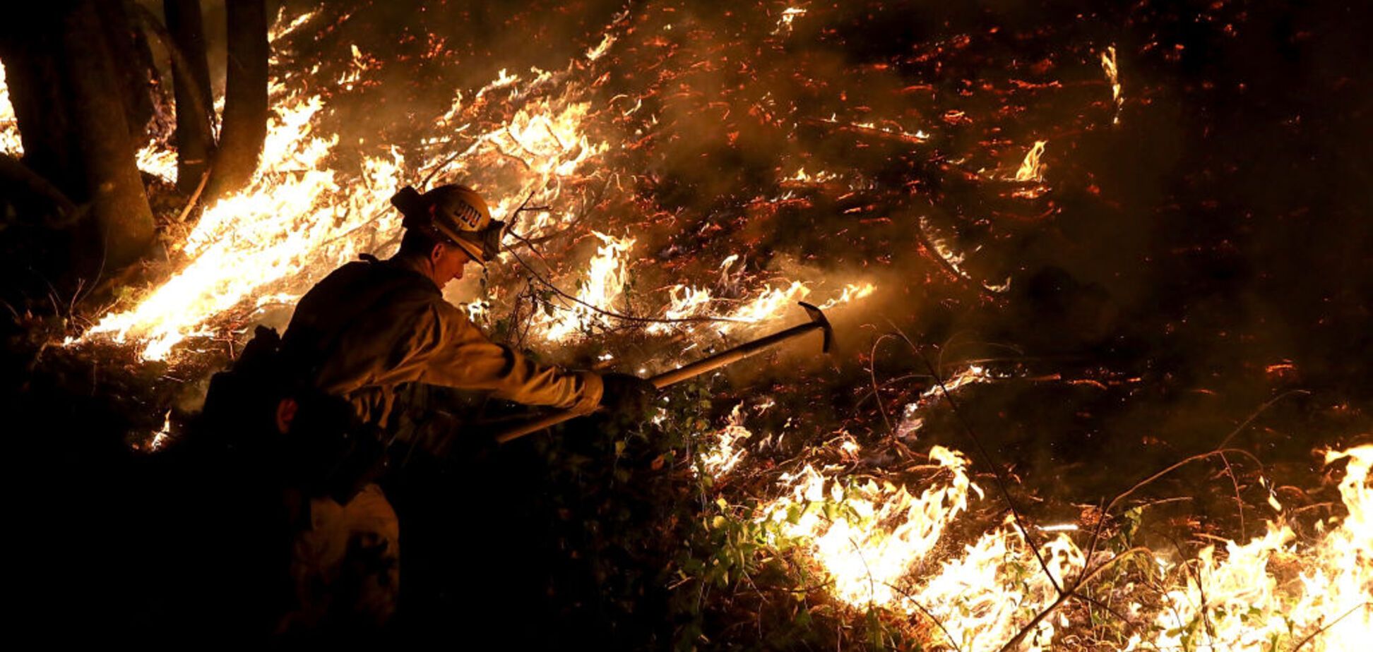 Найбільш смертоносні за 80 років: Каліфорнію охопили лісові пожежі, всі подробиці, фото і відео