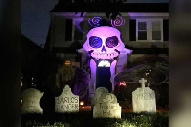 Под Хэллоуин: житель США создал во дворе 'кладбище трендов'