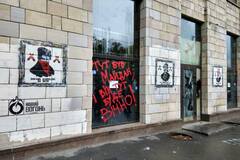 'Він тут буде вічно': в центрі Києва повернули знищені графіті часів Майдану