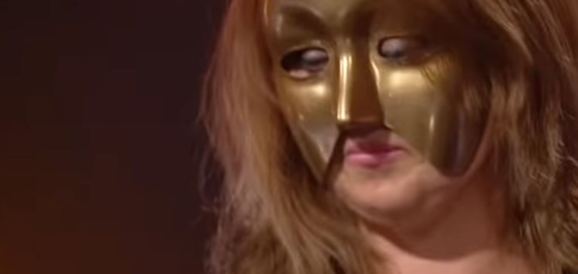 Х-фактор: дівчина в масці зворушила журі і розгнівала глядачів. Відео