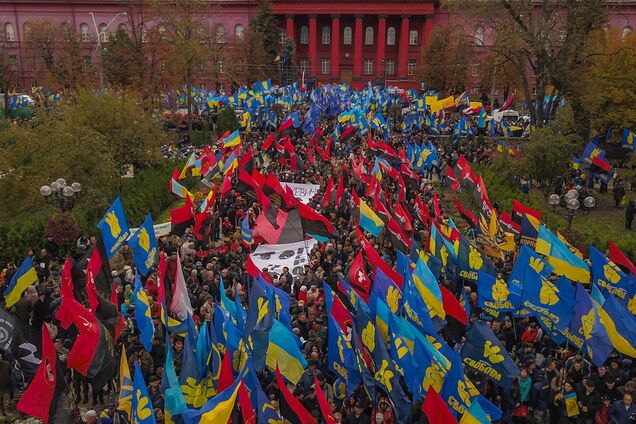 'Фашисти рвуться до влади': в Росії влаштували істерику через марш УПА в Києві