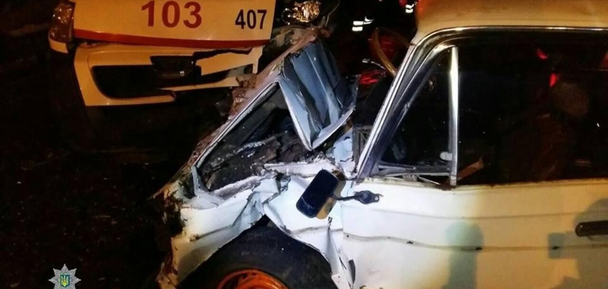 На запорожской Хортице легковушка врезалась в машину 'скорой'