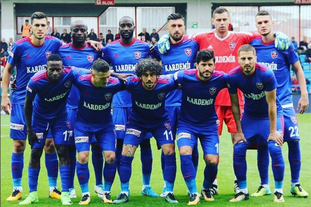 Экс-вратарь сборной Украины выдал эпичную игру в чемпионате Турции: опубликовано видео сэйвов