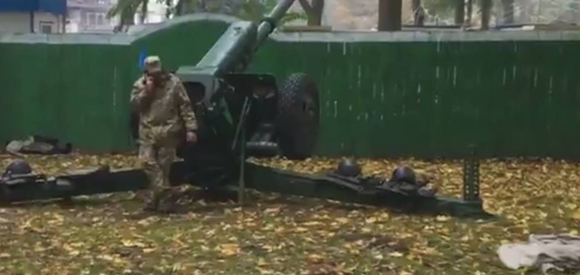 Кияни стривожилися через гармати під Верховною Радою: фотофакт