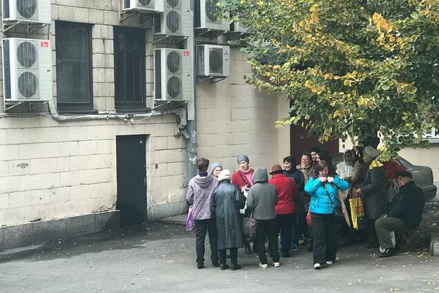 Меняют 'жетоны' на деньги: в сети показали, как платят митингующим в Киеве