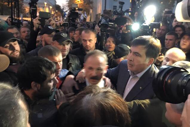 Чуть не линчевали: Барна прокомментировал нападение под Радой