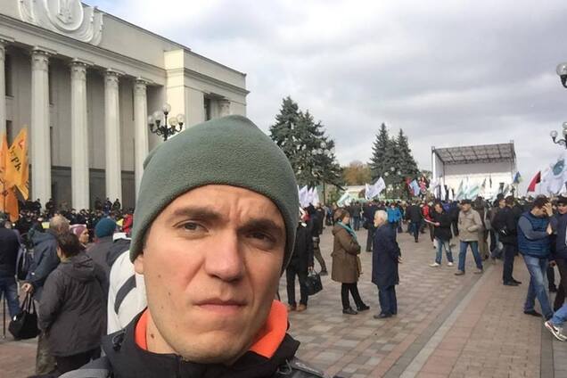 'Колоннами по трое': волонтер рассказал о хитрых титушках на протесте в Киеве