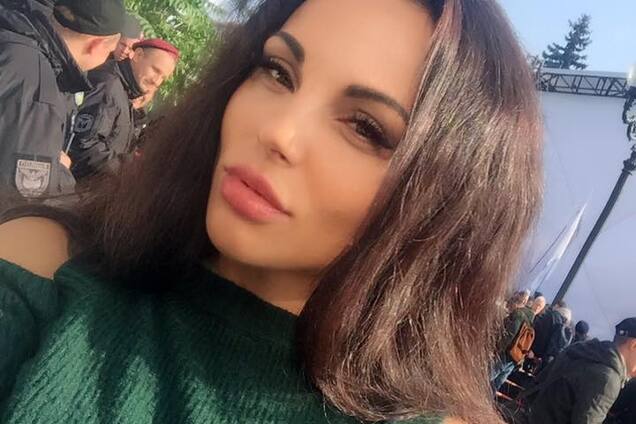 'Приклеила губы': жительницу Киева поразил случай на митинге под Радой