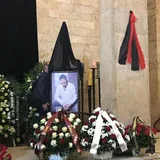 Море цветов и шеренги поклонников: в Москве попрощались с Дмитрием Марьяновым