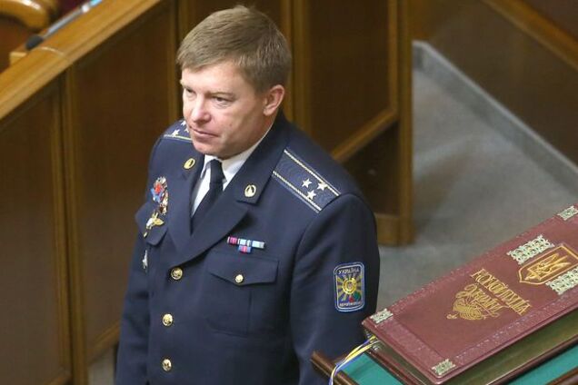 Протестующие под Радой напали на нардепа-героя