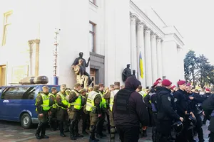 Спецназ пошел в наступление на палатки под Радой: опубликованы фото и видео