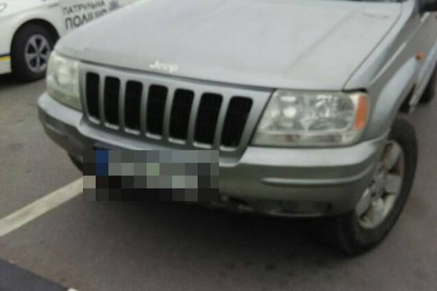 В Ривне 9-летний ребенок за рулем машины вез наркотики и оружие: опубликованы фото