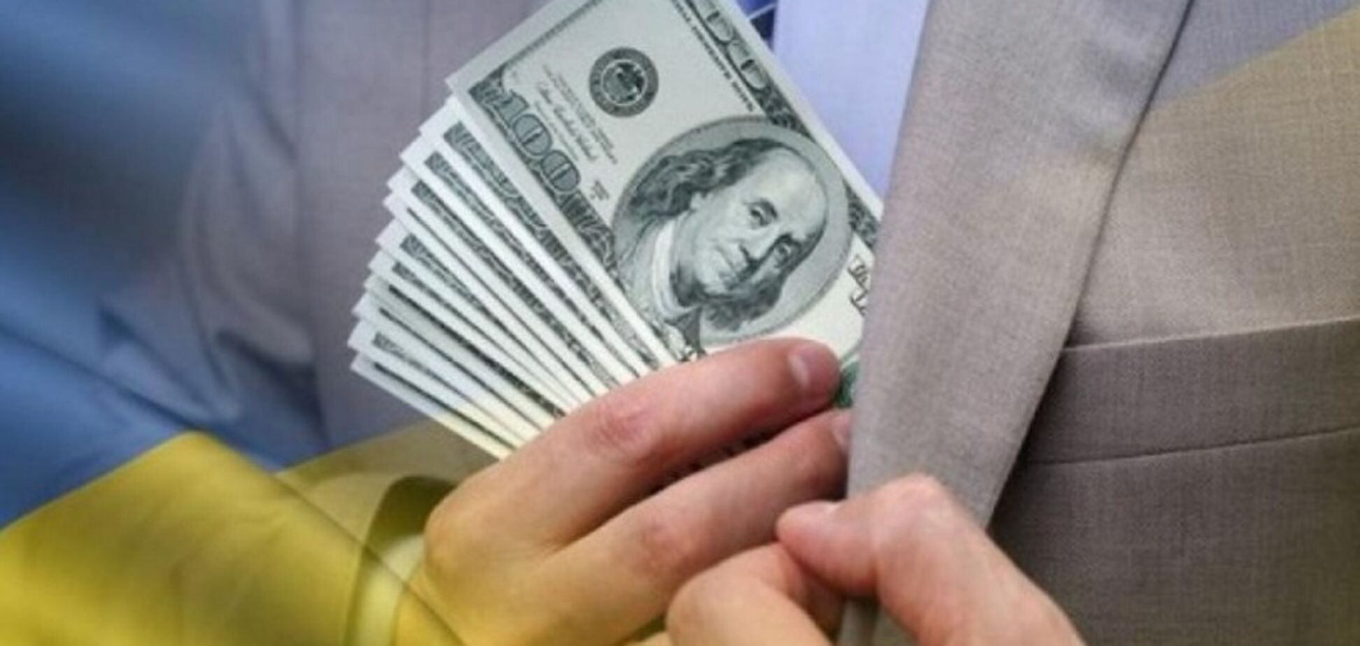 Двое экс-чиновников ОГА шантажировали и вымогали деньги у бизнесменов