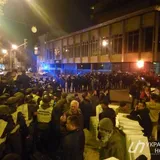 Полиция окружила митингующих под ВР