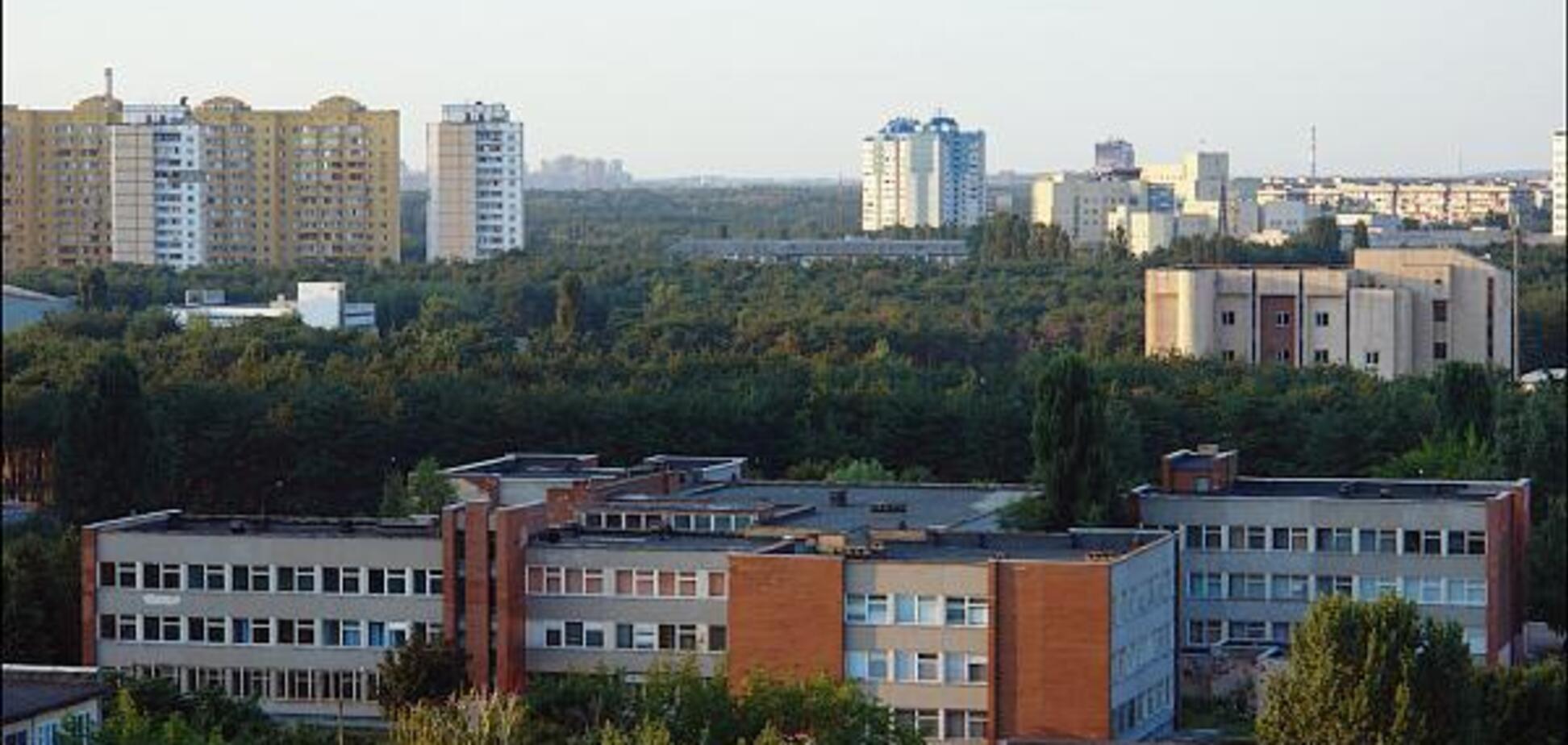 Проникли в школу: в Києві малолітні злодії потрапили на відео