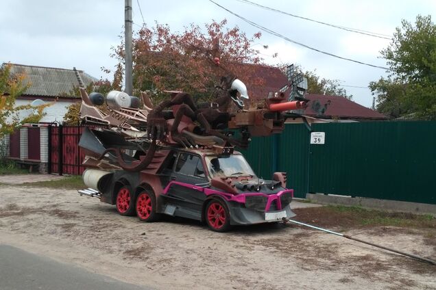 Как из фильма ужасов: под Киевом заметили жуткого автомонстра