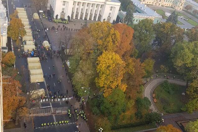 Обирати суддів, які мають судити корумпованих депутатів - абсурд