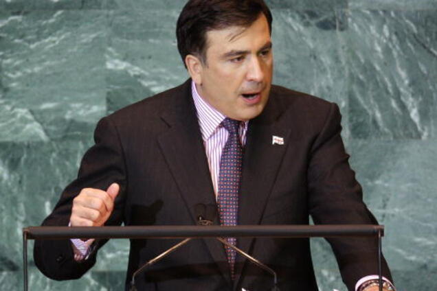 Саакашвілі стає в один ряд з Януковичем