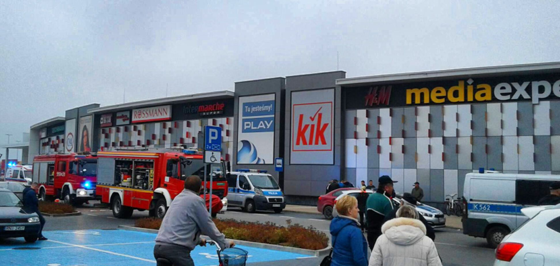 В Польше напали на посетителей торгового центра: есть жертва и раненые